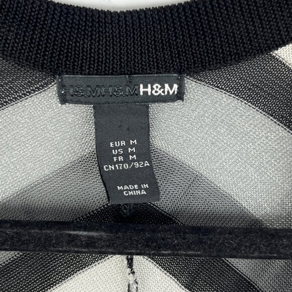 H&M Top Blouse Size M Black Gray Striped Short Sleeve Decollete V Neck Stretch - Picture 5 of 9